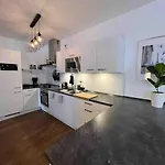 Moderne Mit 4 Betten * בוכום
